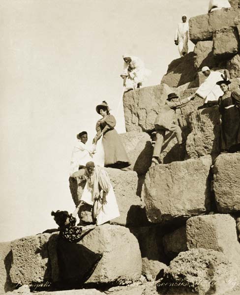 Tourists ascending the pyramids with native guides (b/w photo)  von English Photographer