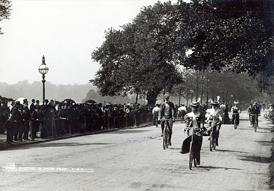 Cycling in Hyde Park, c.1910 von English Photographer