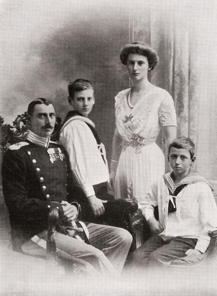 The Danish Royal Family, from ''The Year 1912'', published London, 1913 (b/w photo)  von English Photographer