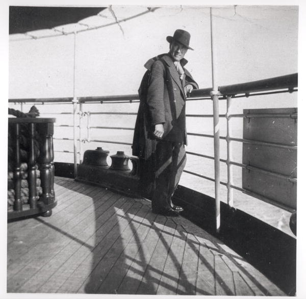 Andre Gide departing for Asia Minor (1869-1951) 1914 (b/w photo)  von French Photographer