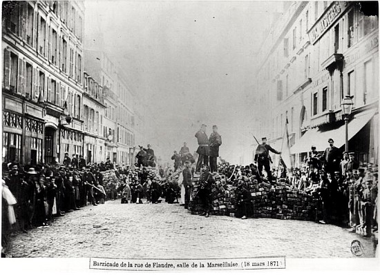 Barricade in the Rue de Flandre, during the Commune of Paris, 18th March 1871 von French Photographer