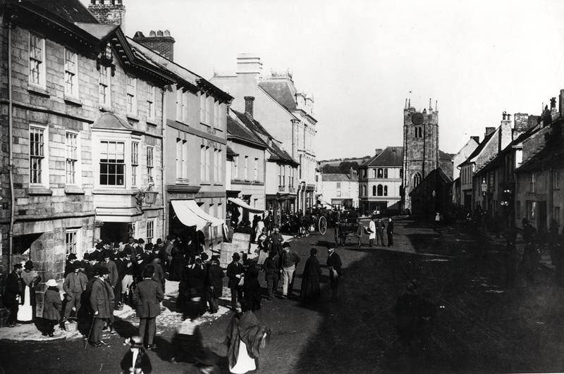 Market at Okehampton, Devon, c.1900 (b/w photo)  von French Photographer