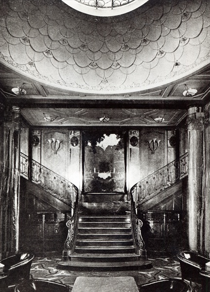The 1st Class ''Smoking Room'' of the Ocean Liner ''Paris'', c.1925 (b/w photo)  von French Photographer