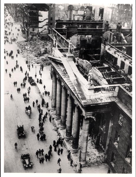 The Dublin General Post Office after the Easter Uprising of 1916 (b/w photo)  von French Photographer