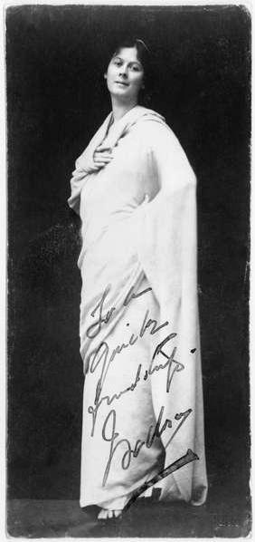 Isadora Duncan (1877-1927) (b/w photo) 