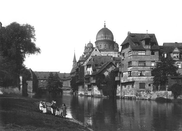 The synagogue at Nuremberg, c.1910 (b/w photo)  von Jousset
