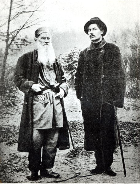 Maxim Gorky (Aleksei Maksimovich Peshkov) visiting Lev Tolstoy at Yasnaya Polyana in 1900 (b/w photo von Russian Photographer