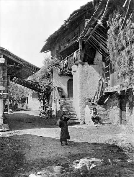 Village of Valais, early 20th century (b/w photo)  von Swiss photographer (20th century)