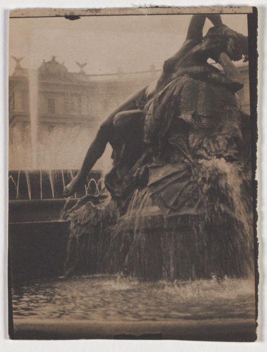 Ohne Titel (Rom: Fontana delle Naiadi ) von Adolf DeMeyer