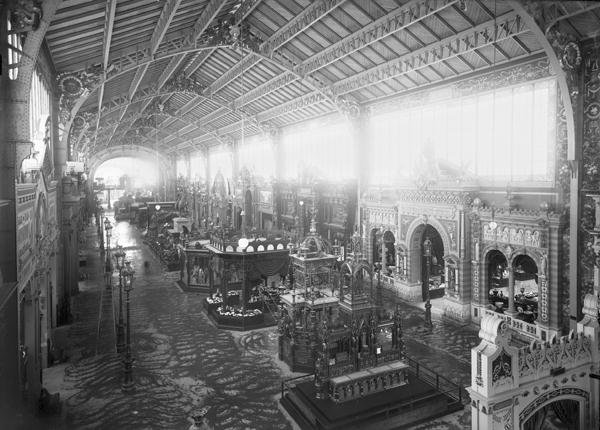 Gallery of the Various Industries, Universal Exhibition, Paris, 1889 (b/w photo)  von Adolphe Giraudon