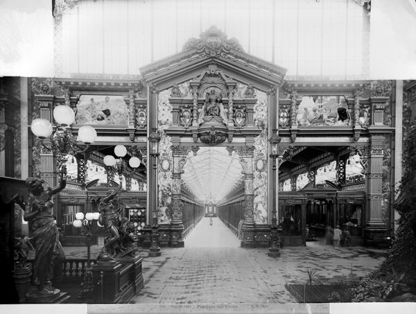 Portico of fabric at the Universal Exhibition of 1889 in Paris (b/w photo)  von Adolphe Giraudon