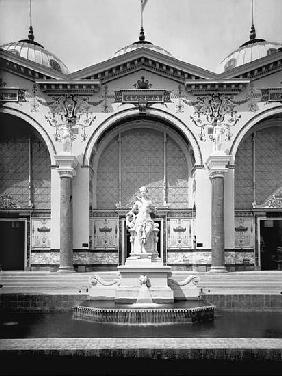 Portico and fountain at the Universal Exhibition, Paris