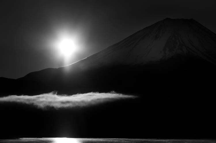 Light and Darkness von Akihiro Shibata