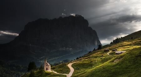 Kapelle und Hütten