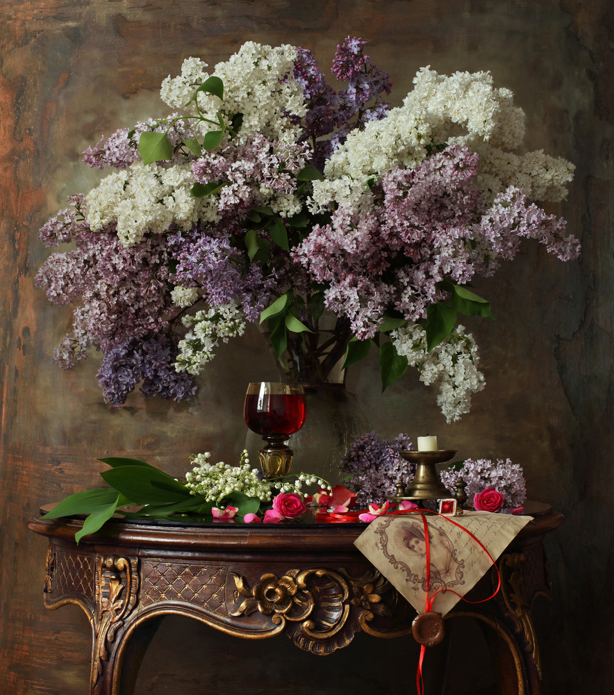 Stillleben mit lila Blumen von Andrey Morozov