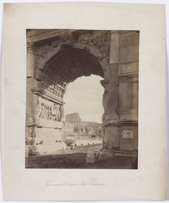 Rom: Blick durch den Titusbogen auf das Kolosseum von Anonym