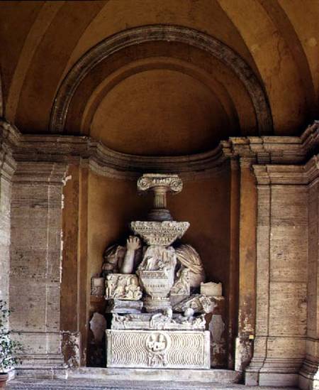 The inner courtyard detail of a niche displaying a collection of fragmentary antique sculpture von Anonymous