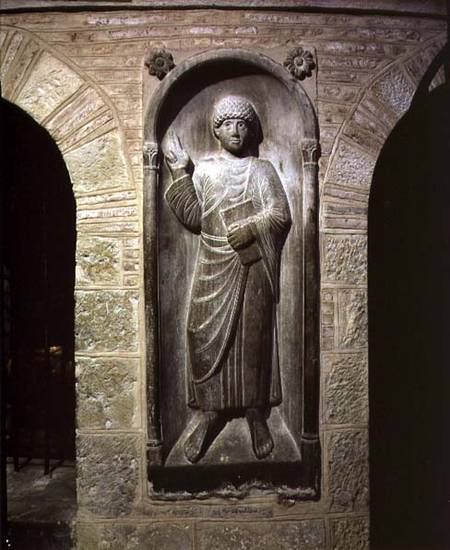 Relief of a man dressed in a toga holding a bookfrom the ambulatory von Anonymous