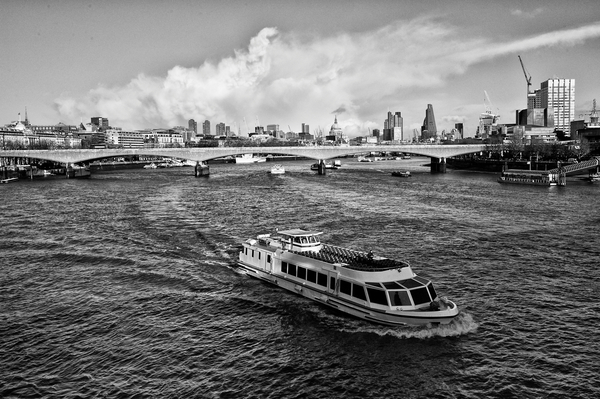 River boat on the Thames von Ant Smith