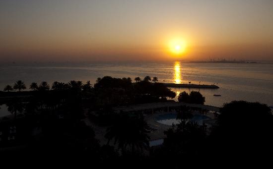 Katar - Sonnenaufgang in Doha von Arno Burgi