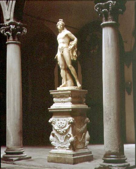 Bacchus on a base designed by Benedetto da Rovezzano (1474-1552) within the inner courtyard designed von Baccio Bandinelli