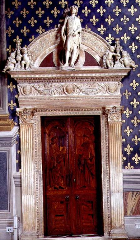 Door frame in the Sala dei Gigli depicting St. John the Baptist von Benedetto  da Maiano