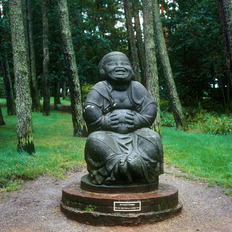 Eine lachende Buddha-Statue von Bernhard Hoetger