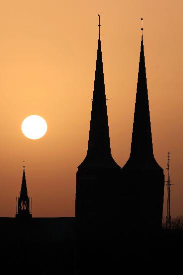 Sonnenaufgang über Lübeck von Bodo Marks