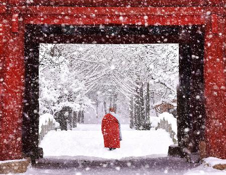 Mönch am verschneiten Tag