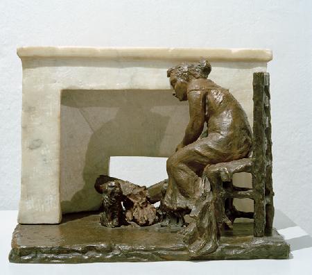 Frau, vor einem Kamin sitzend 1899