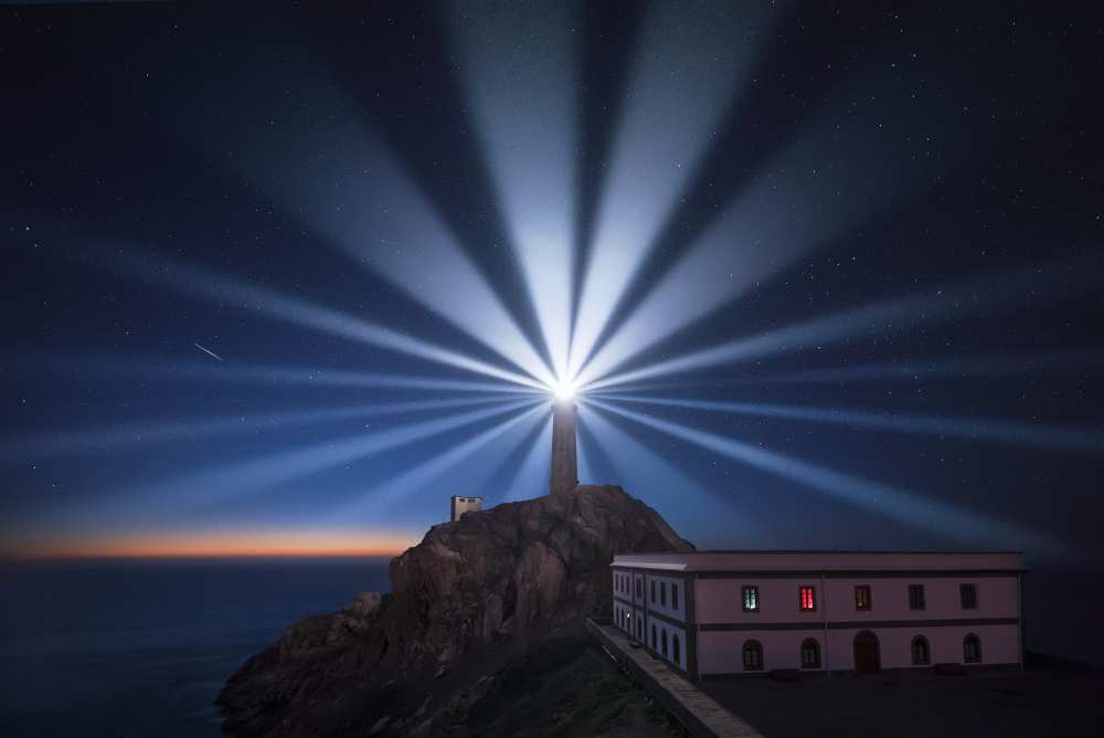Light the Night von Carlos F. Turienzo