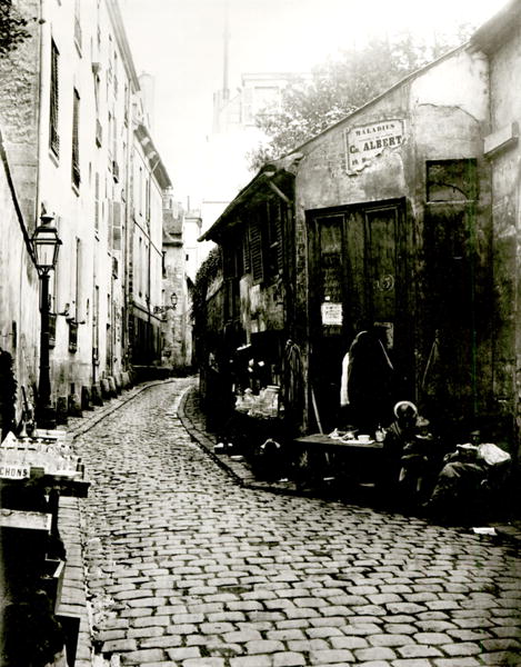 Rue du Jardinet and the cul-de-sac of Rohan, Paris, 1858-78 (b/w photo)  von Charles Marville