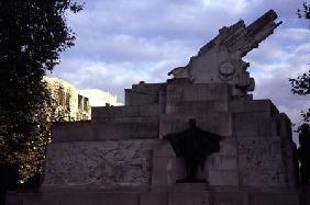Side view of the Royal Artillery Memorial 1914-18 1925