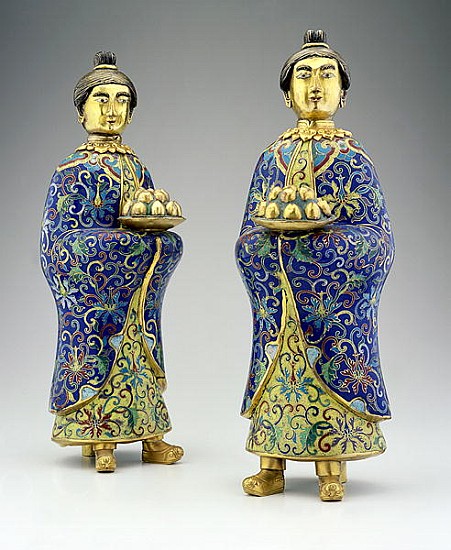 Pair of female attendants, Qianlong period, 1736-95 (cloisonne enamel) von Chinese School