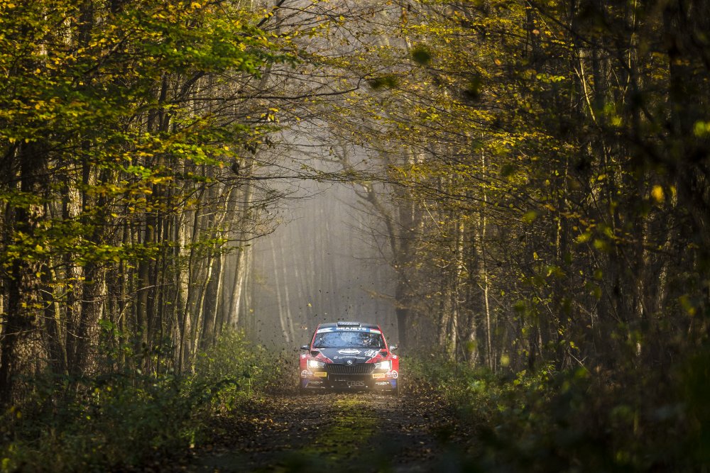 Herbst-Rallye-Geschichte von Croitoriu Flavius