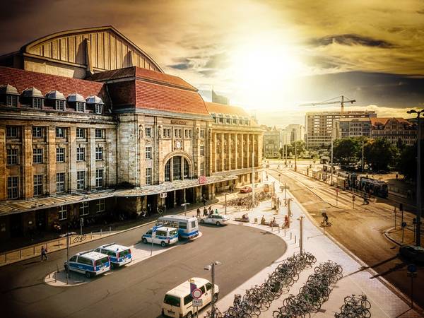 Hauptbahnhof Leipzig im Sonnenuntergang von Dennis Wetzel