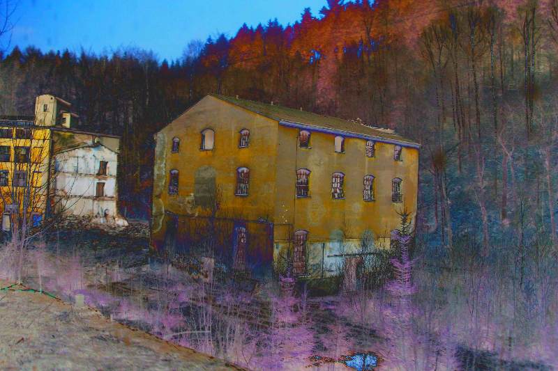 Verfallene Fabrik im Erzgebirge I 2011 von Christophe Didillon