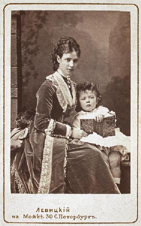 Kaiserin Maria Fjodorowna (Dagmar von Dänemark) (1847-1928) mit Sohn Nikolaus Alexandrowitsch von Ru 1872
