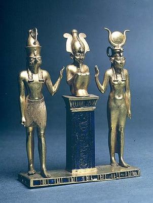 Triad of Osorkon II: Osiris flanked by Isis and Horus, Third Intermediate Period, c.874-850 BC (gold von Egyptian 22nd Dynasty