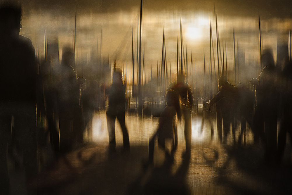 Sonnenuntergang in der Stadt von Ekkachai Khemkum