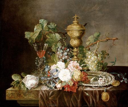 Blumenstillleben mit einem silbervergoldeten Pokal 1824
