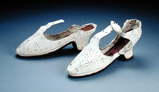 Pair of white shoes, c.1590s (suede) von English School