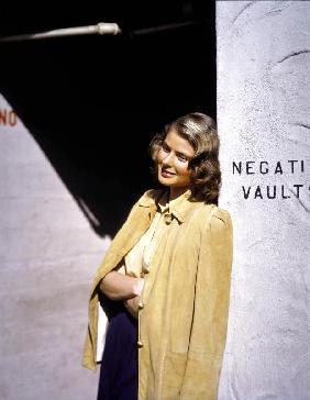Actress Ingrid Bergman a jacket on the shoulders 40's