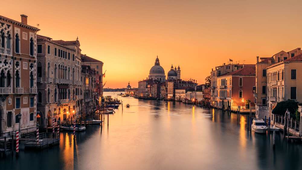 Dawn on Venice von Eric Zhang