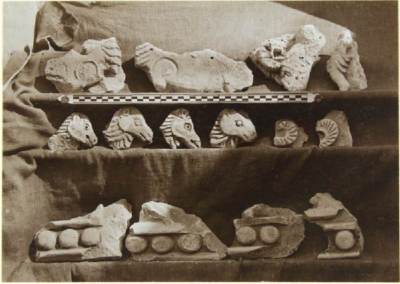 Ausgrabung von Samarra (Irak): Fragmente eines Frieses mit Kamelfiguren aus dem Palast des Kalifen von Ernst Herzfeld
