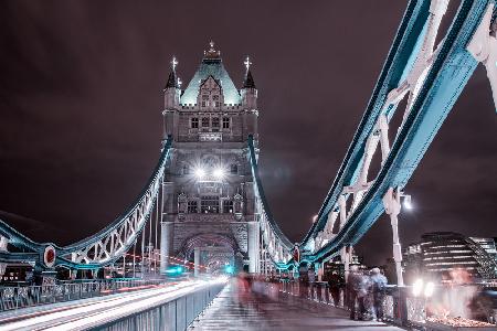 Nachtleben auf der Tower Bridge