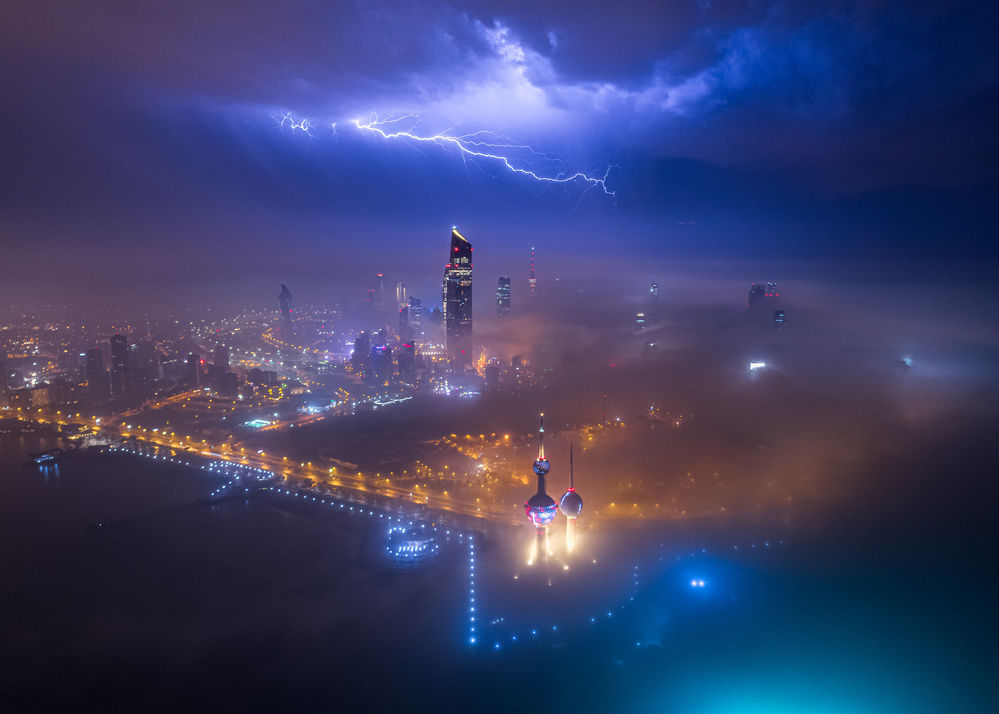 Nebel und Blitz in Kuwait-Stadt von Faisal ALnomas