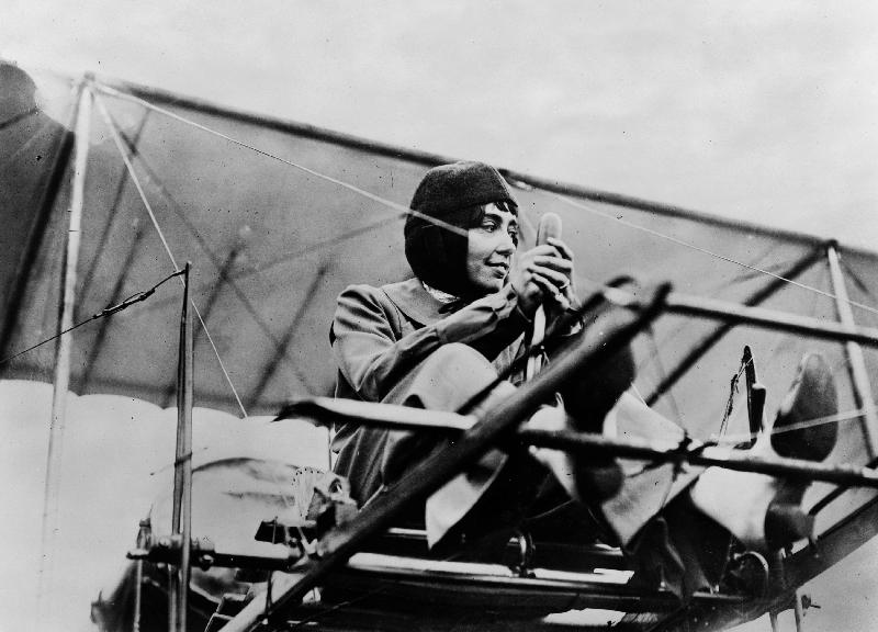 Helene Dutrieu in her plane von French Photographer, (20th century)