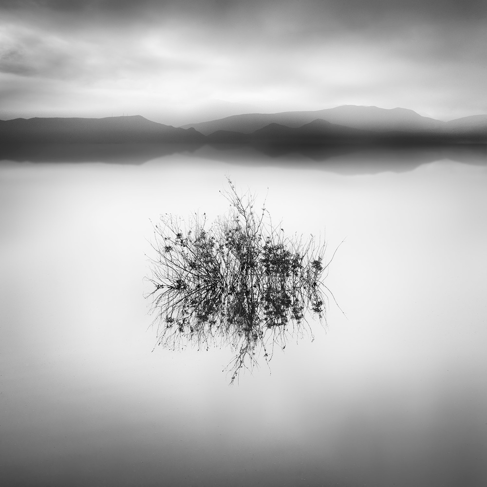 Lake Reflections II von George Digalakis
