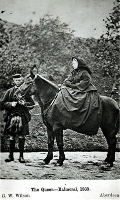 Queen Victoria (1819-1901) on horseback at Balmoral , 1863 (b/w photo) von George Washington Wilson